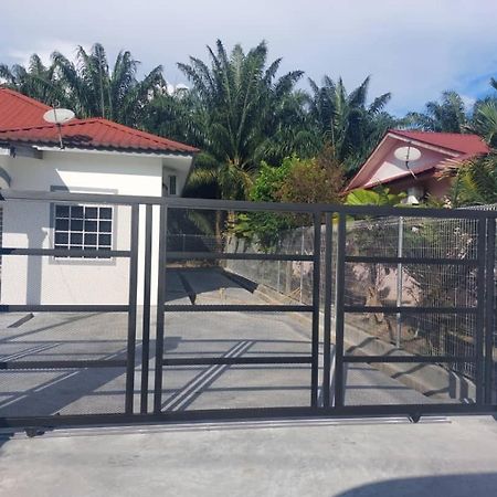 Cempaka Homestay Parit Raja Eksteriør bilde