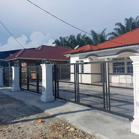 Cempaka Homestay Parit Raja Eksteriør bilde