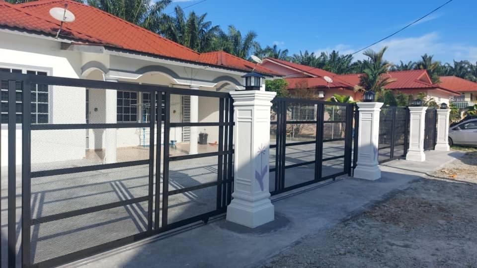 Cempaka Homestay Parit Raja Eksteriør bilde