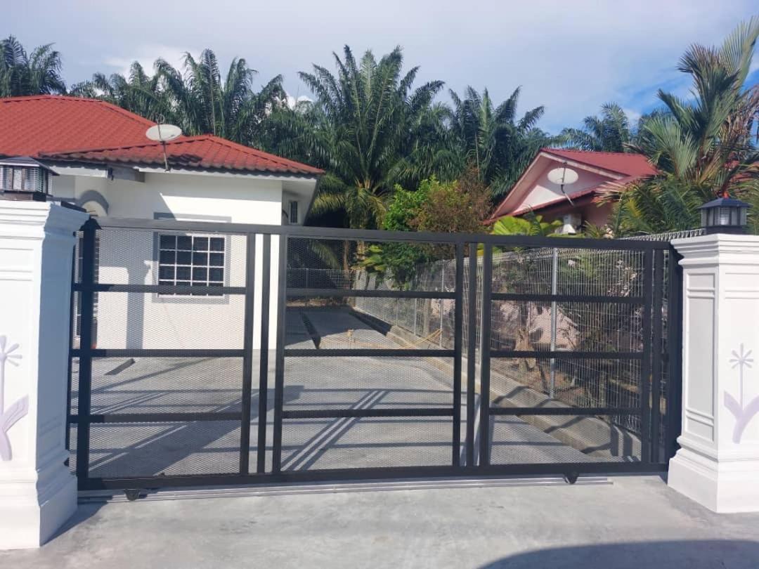 Cempaka Homestay Parit Raja Eksteriør bilde