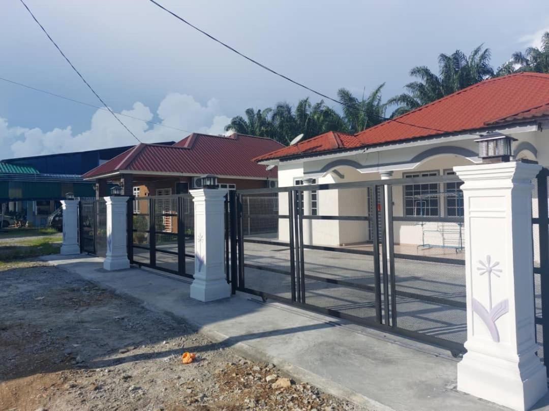 Cempaka Homestay Parit Raja Eksteriør bilde